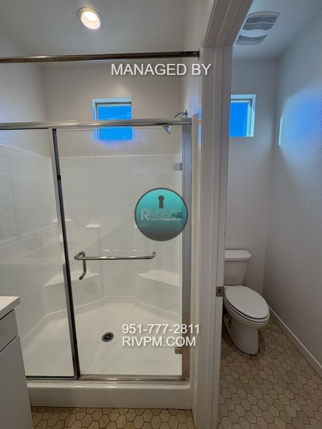 Building Photo - DISCOVER YOUR DREAM CONDO AT 105 CORONA!!