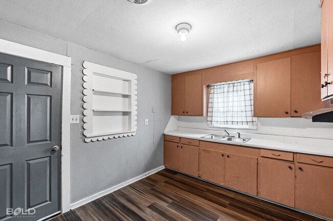 Building Photo - Home For Rent!