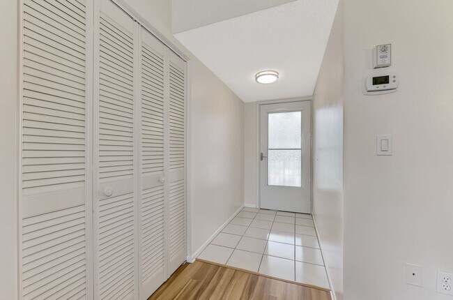 Building Photo - BEAULTIFUL 1 BEDROOM, 1 BATHROOM CONDO LOC...