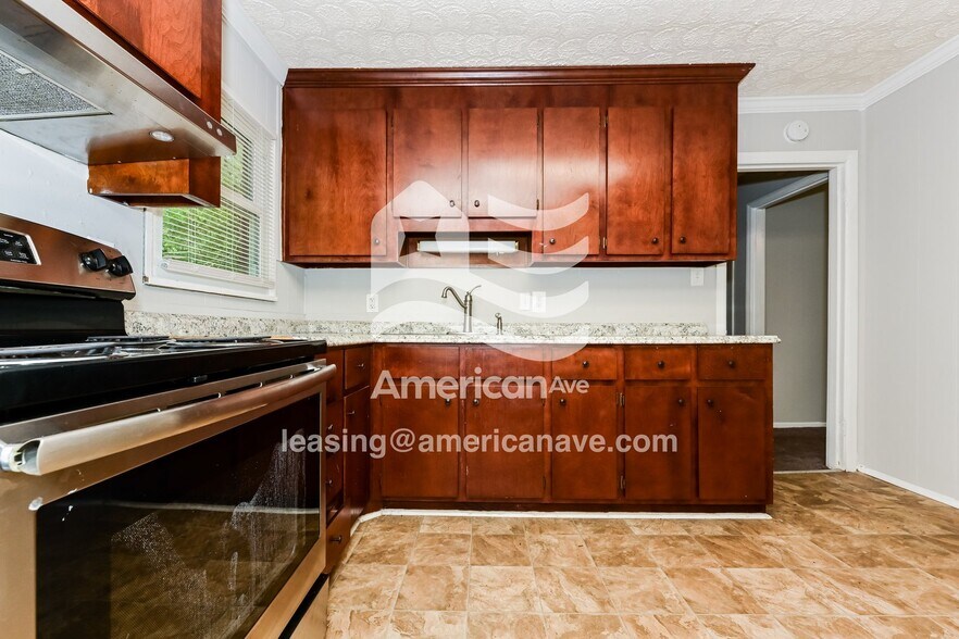 Building Photo - 208 Camellia Cir