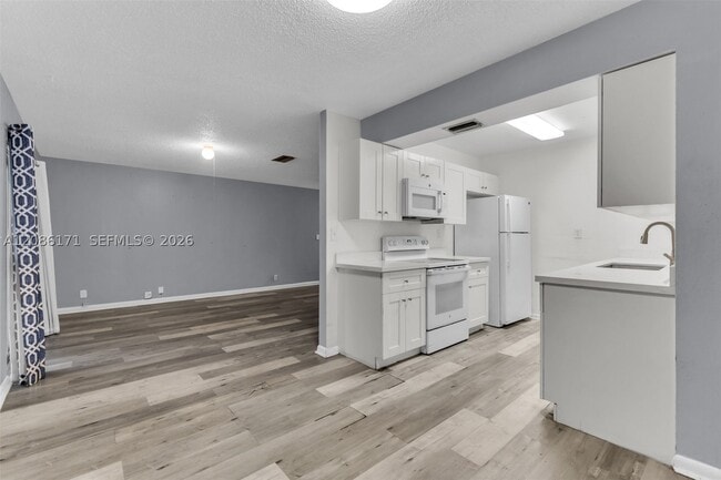 Building Photo - 608 SW 76th Terrace