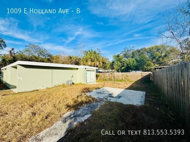 Building Photo - 1009 E Holland Ave