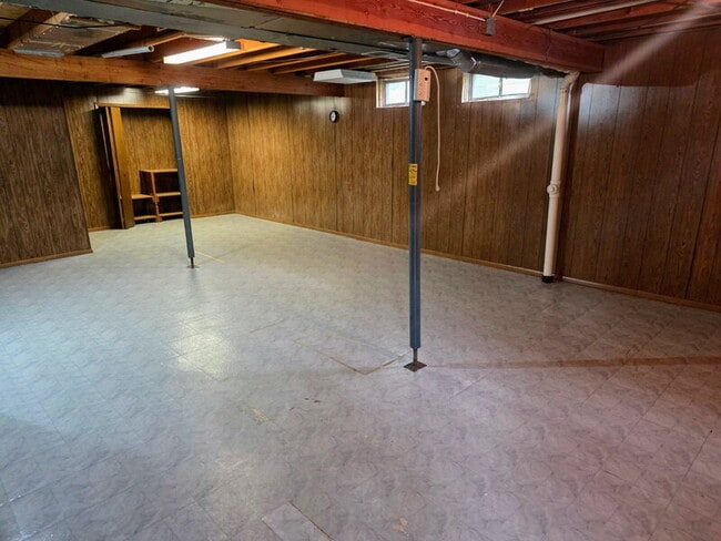 Building Photo - 5310 Brookview Dr