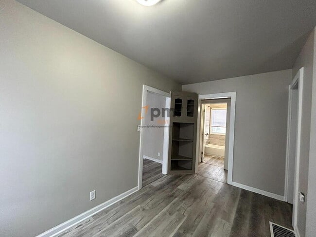 Building Photo - 106 Carter St