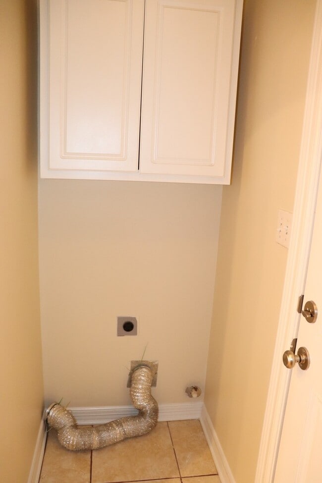 Building Photo - Lovely 3 bedroom 2 bath home for lease in ...