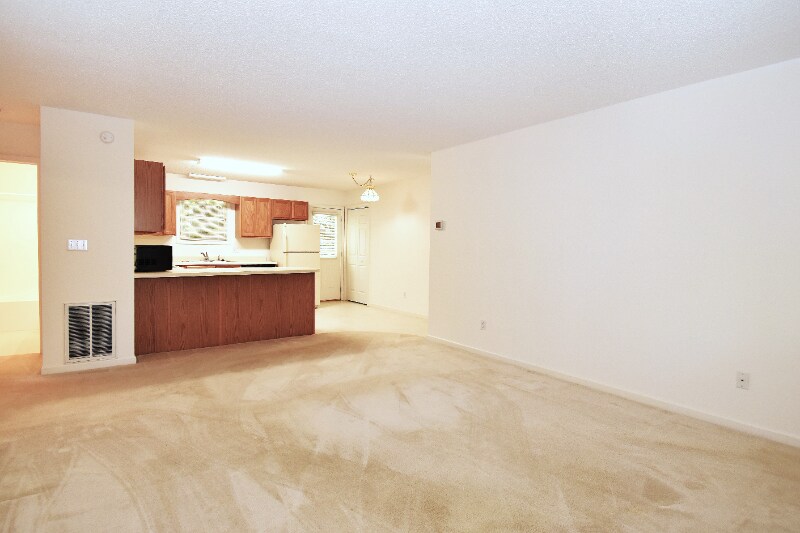Building Photo - 9 Spruce Dr