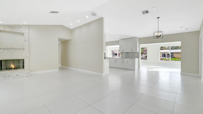 Building Photo - 1412 NE 53rd Ct