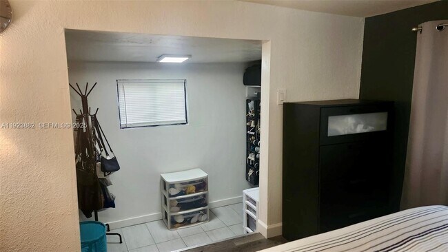 Building Photo - 14 Cedar St