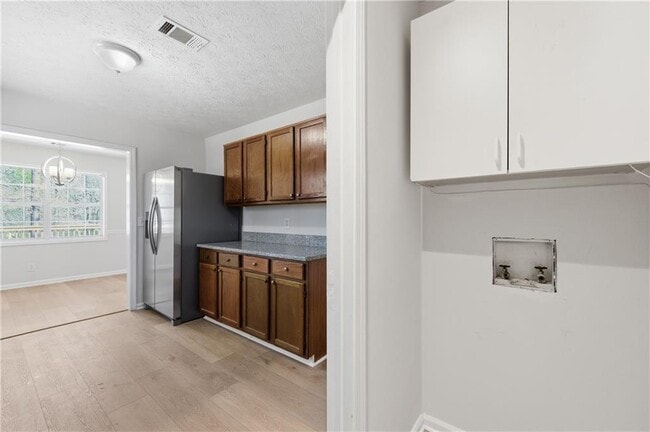 Building Photo - 201 Colony Springs Dr