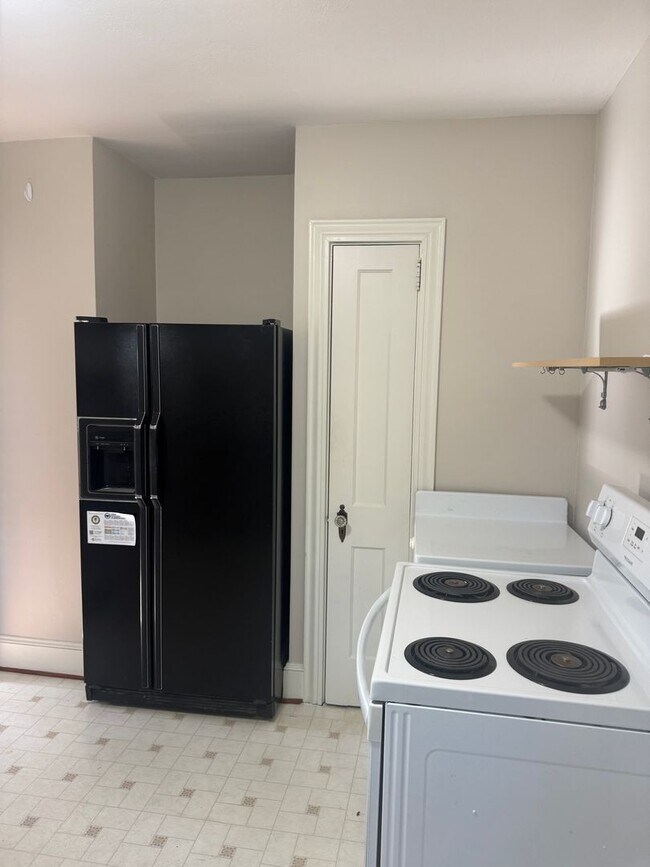 Building Photo - Fantastic Location & Price......More pictures to come!