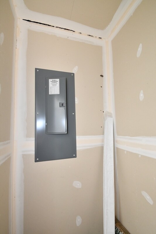 Building Photo - 104 Streamwood Dr