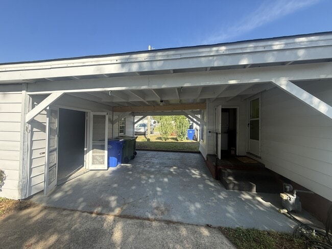 Building Photo - 303 W Parrish Dr