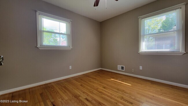 Building Photo - 11616 Maple Way