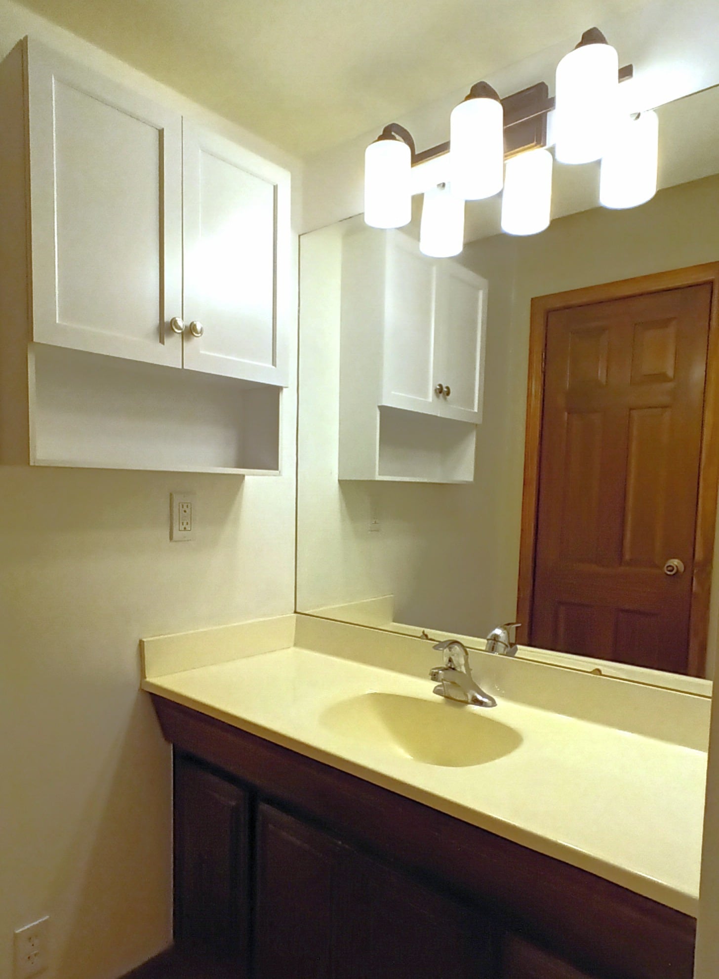 Main Level Bathoom - 1224 Dean St