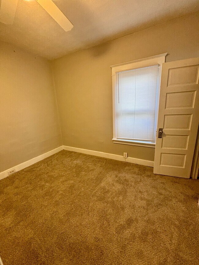 Building Photo - 1015 Sale Ave