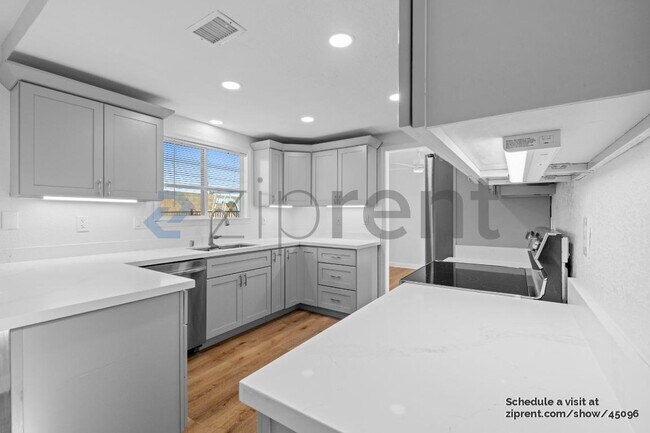 Building Photo - 1275 Sweetbrier Pl