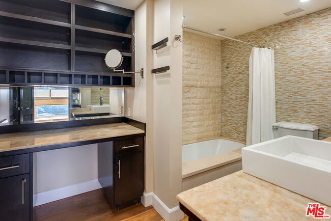 Building Photo - 2220 Ave of the Stars