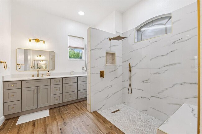 Building Photo - 13049 Thoroughbred Dr