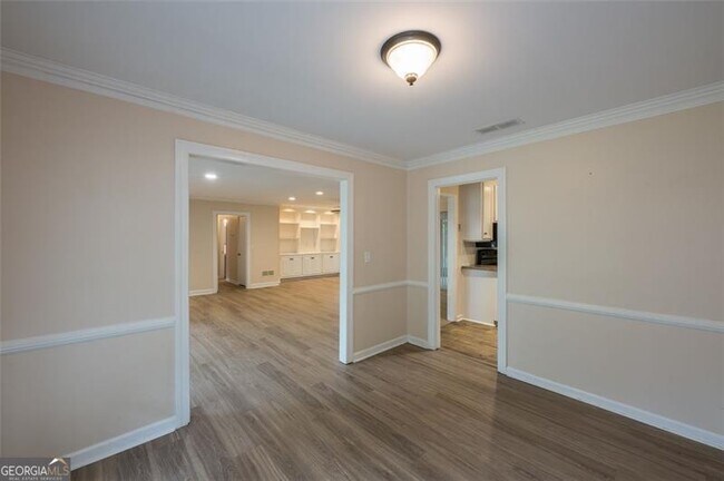Building Photo - 225 Pebble Trail