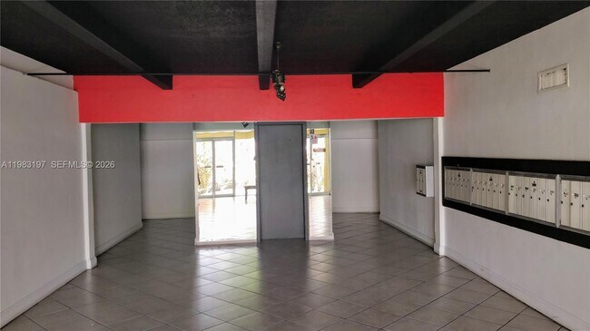 Building Photo - 1975 NE 135th St