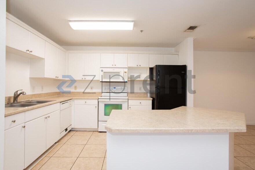 Building Photo - 3591 Kernan Blvd S