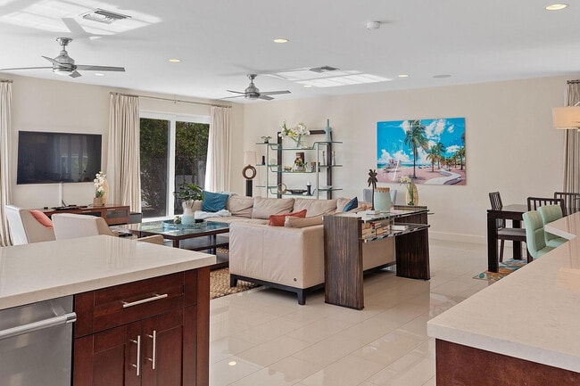 Building Photo - 3050 NE 43rd St