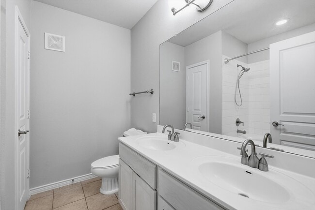 Building Photo - 508 Refugio St