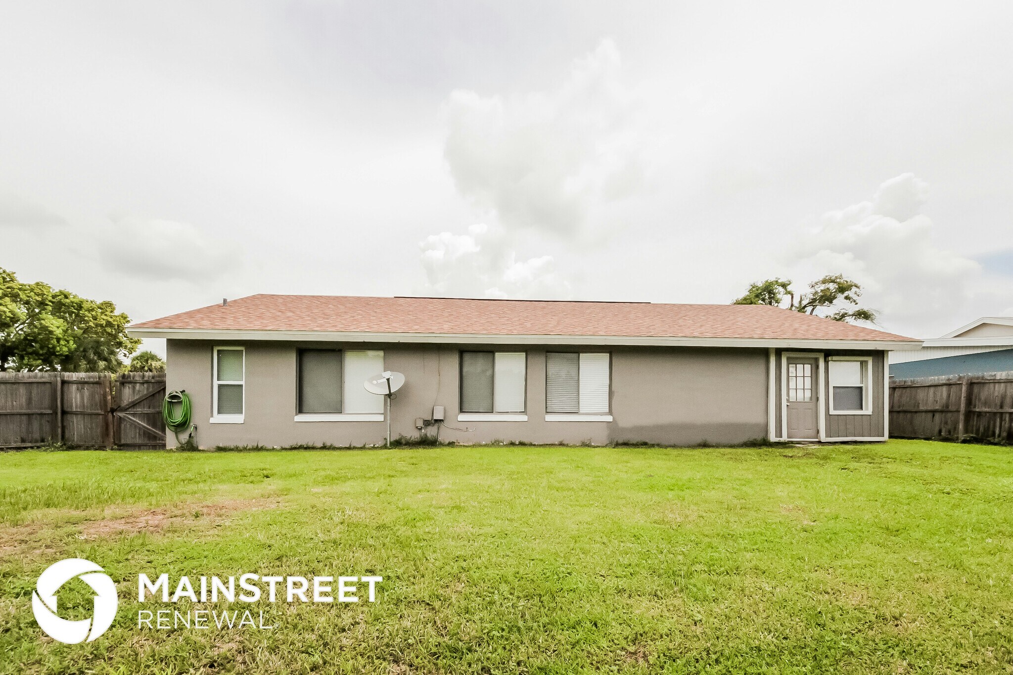 Building Photo - 713 E Flag Way