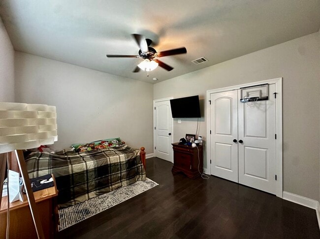 Building Photo - 162 Chestnut Ridge Dr