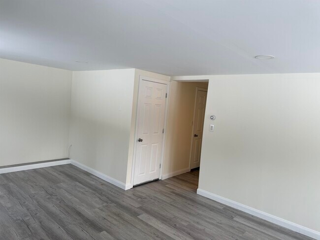 Building Photo - 32 Forest Rd