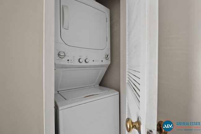 Building Photo - Move-In Ready 2 Bedroom Condo – Steps from...