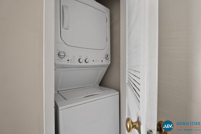 Building Photo - Move-In Ready 2 Bedroom Condo – Steps from Port Royal Sound - Available Now!