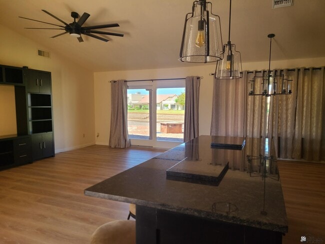 Building Photo - 12500 E Del Rico