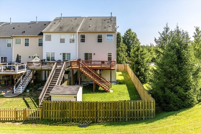 Building Photo - Twin Arch