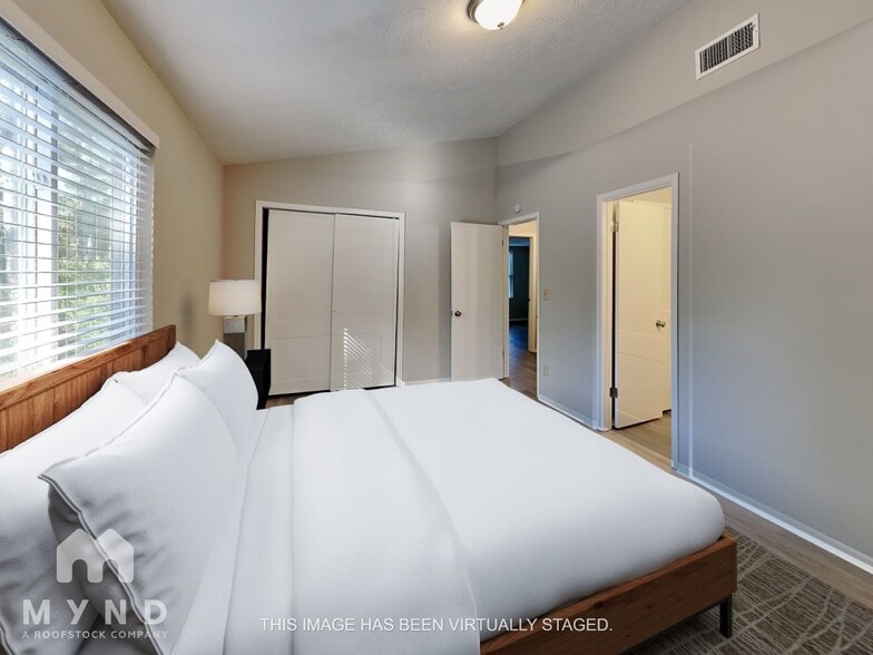 Building Photo - 2139 Victoria Pl