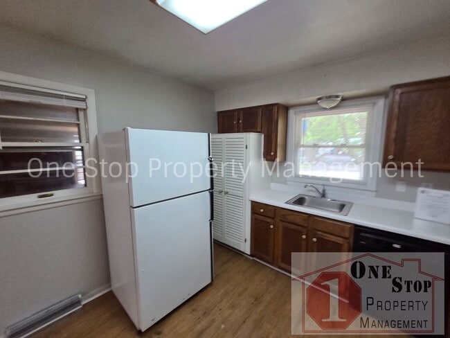 Building Photo - Adorable 2 Bedroom, 1 Bathroom, 1 Car Garage House in Independence!