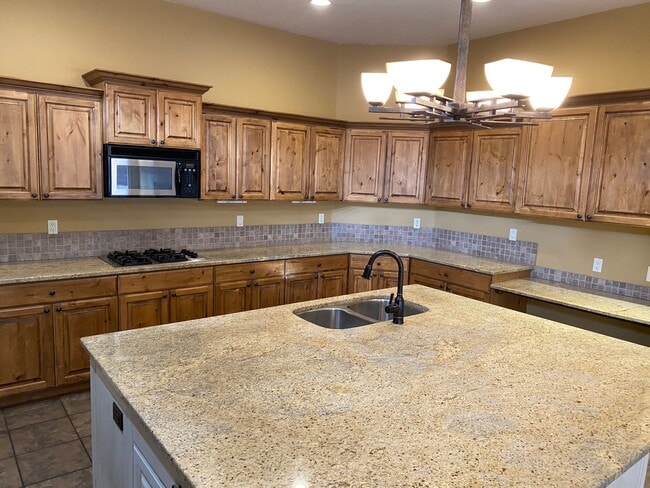 Building Photo - 2242 N Gunsight Dr