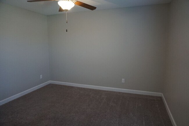 Building Photo - 3 Bedroom 2 Full bathrooms w/ Bonus room in Richlands!