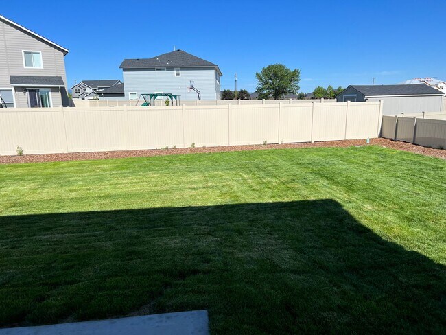 Building Photo - 4-bedroom dream home with a dedicated offi...