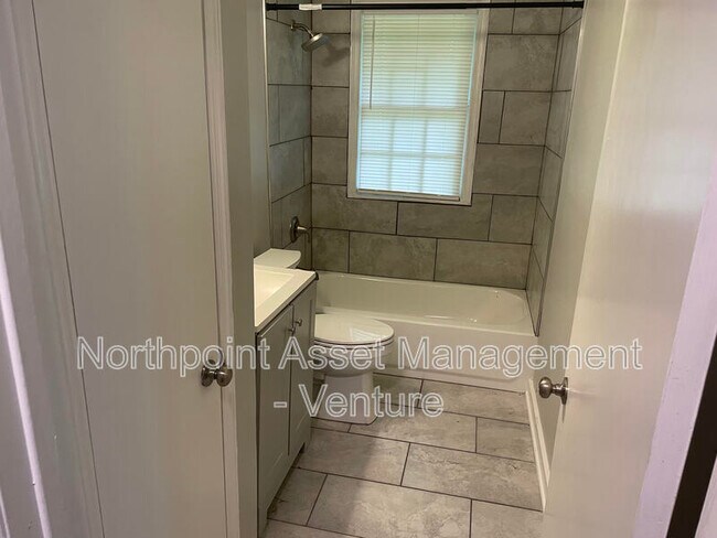 Building Photo - 1026 Linwood Rd