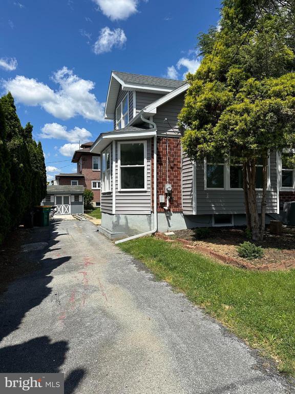 Building Photo - 2102 Reading Ave