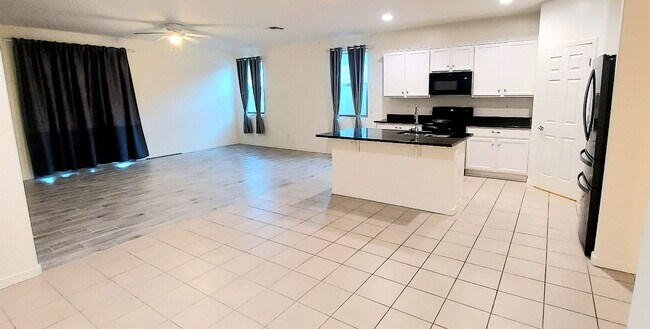 Building Photo - "COMING SOON" Lovely 3 Bedroom Home in Gre...