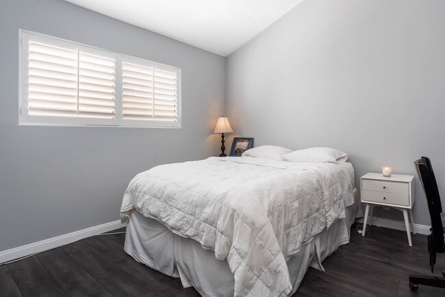 Building Photo - 12119 Rochester Ave