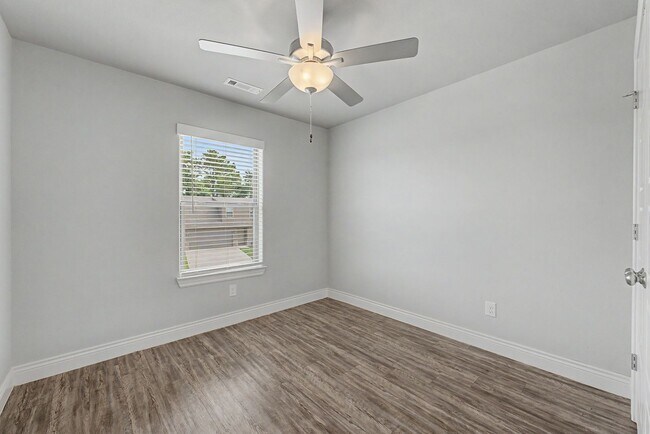 Building Photo - Awesome home with great location in Rogers