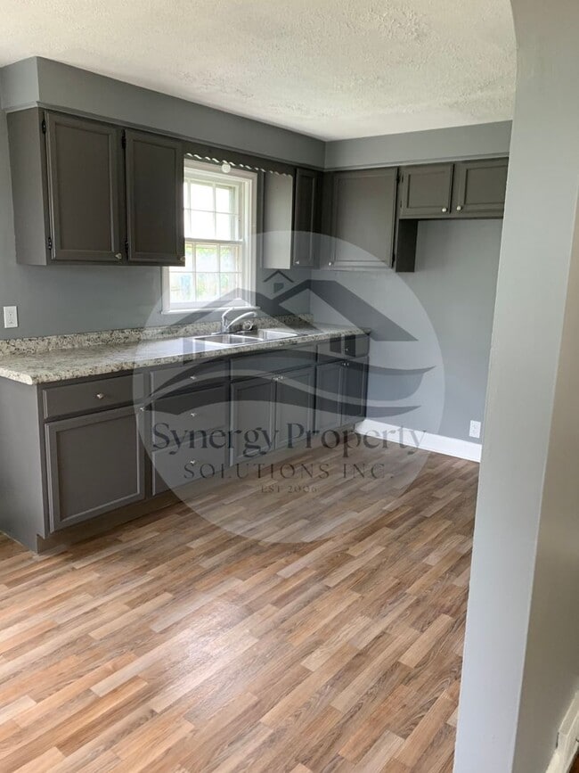 Building Photo - Coming Soon !3 Bedroom, Garage June 6th