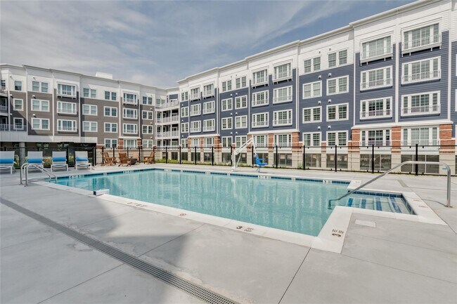 Building Photo - 4012 E Hoffman Ave