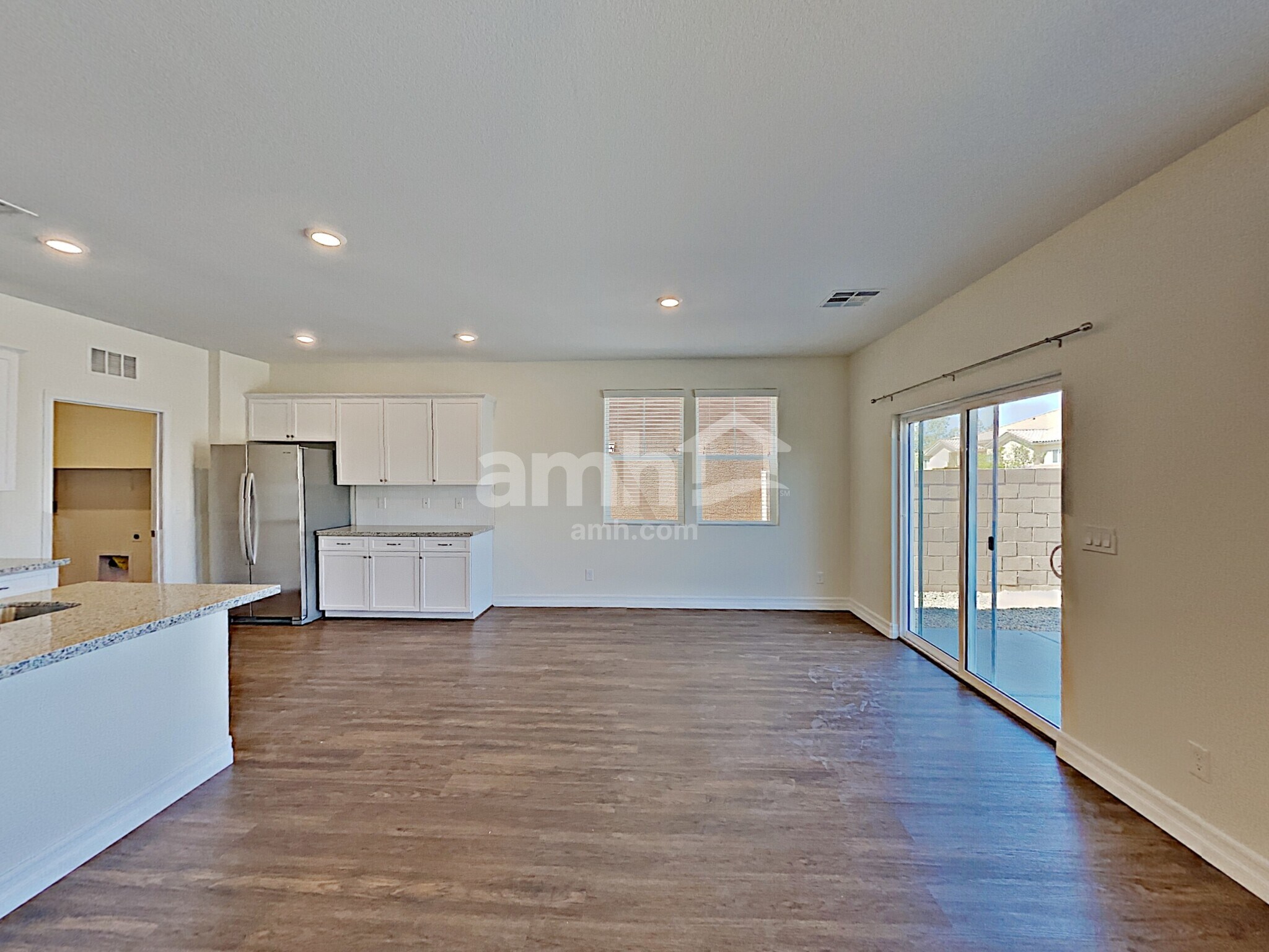 Building Photo - 9875 S Eastern Ave