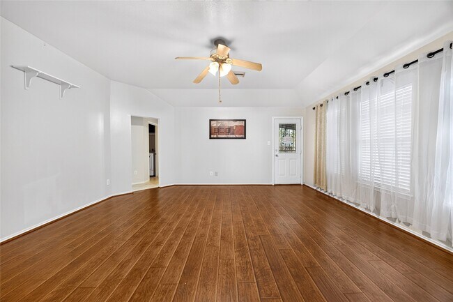Building Photo - 12835 Wisteria Park Dr