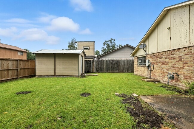 Building Photo - 8611 Valley Ledge Dr