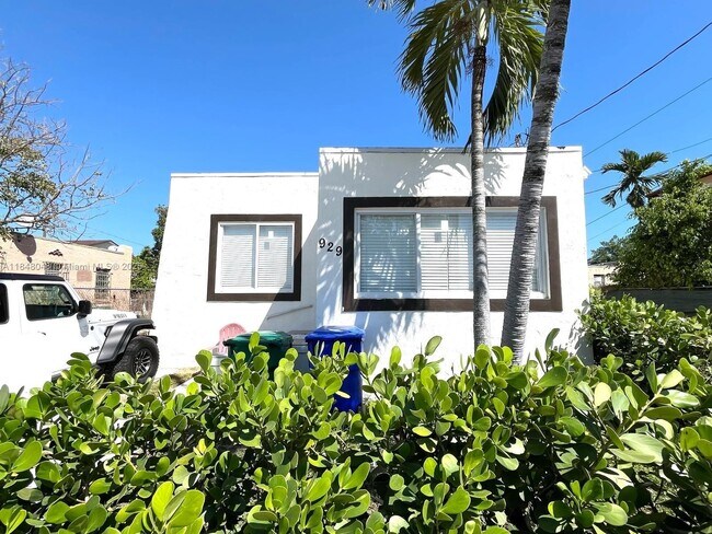 Building Photo - 929 SW 12th Ave